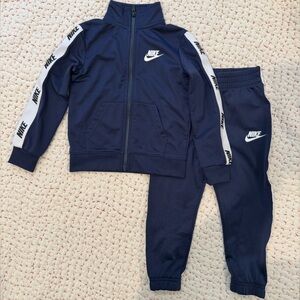 BRAND NEW Nike kids matching set